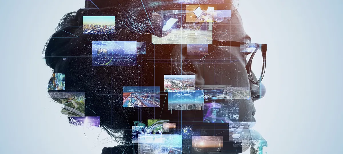 未来技術とデジタル情報が重なる女性の横顔のシルエット。複数のホログラム画像やデータが空間に浮かび、デジタル社会やAI、イノベーションの概念を表現しているビジュアル。