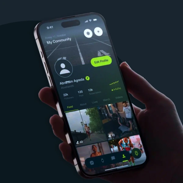 Fanlinkアプリでユーザープロフィールや投稿コンテンツを表示しているスマートフォン画面