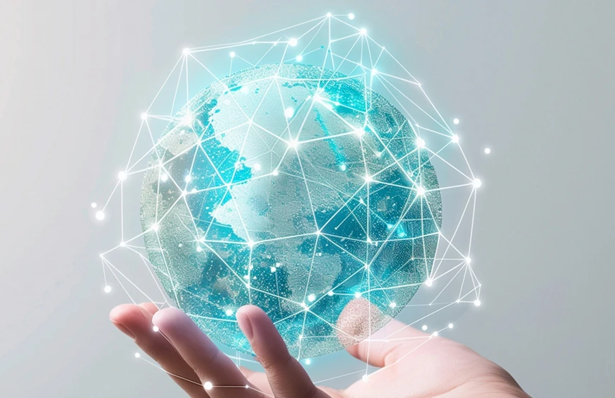 手のひらの上に浮かぶ地球と、それを包み込むように張り巡らされたグローバルネットワークの光のライン